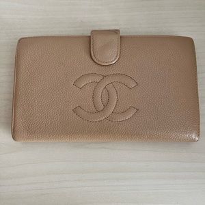 Preloved vintage Chanel beige here mark wallet. COA included.